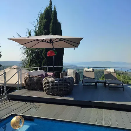 فيلة Pacithea Villas *