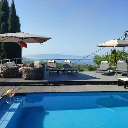 Pacithea Villas *