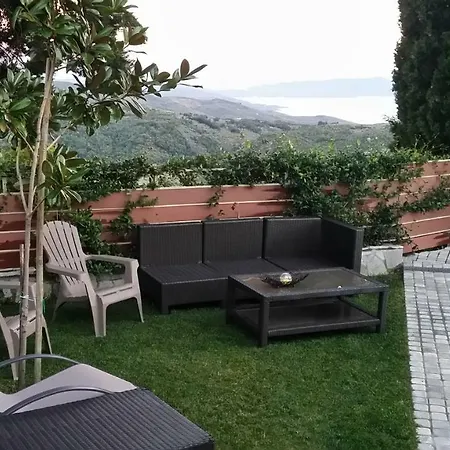 فيلة Pacithea Villas *